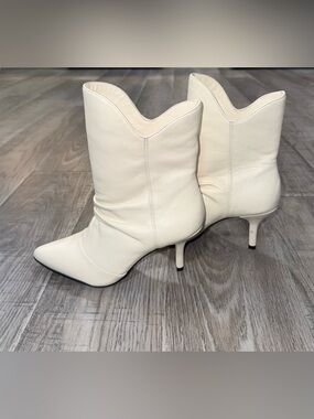 Vince Cameo Pointed-Toe 
Kitten Heel Ankle Boots
 (7.5) Cream